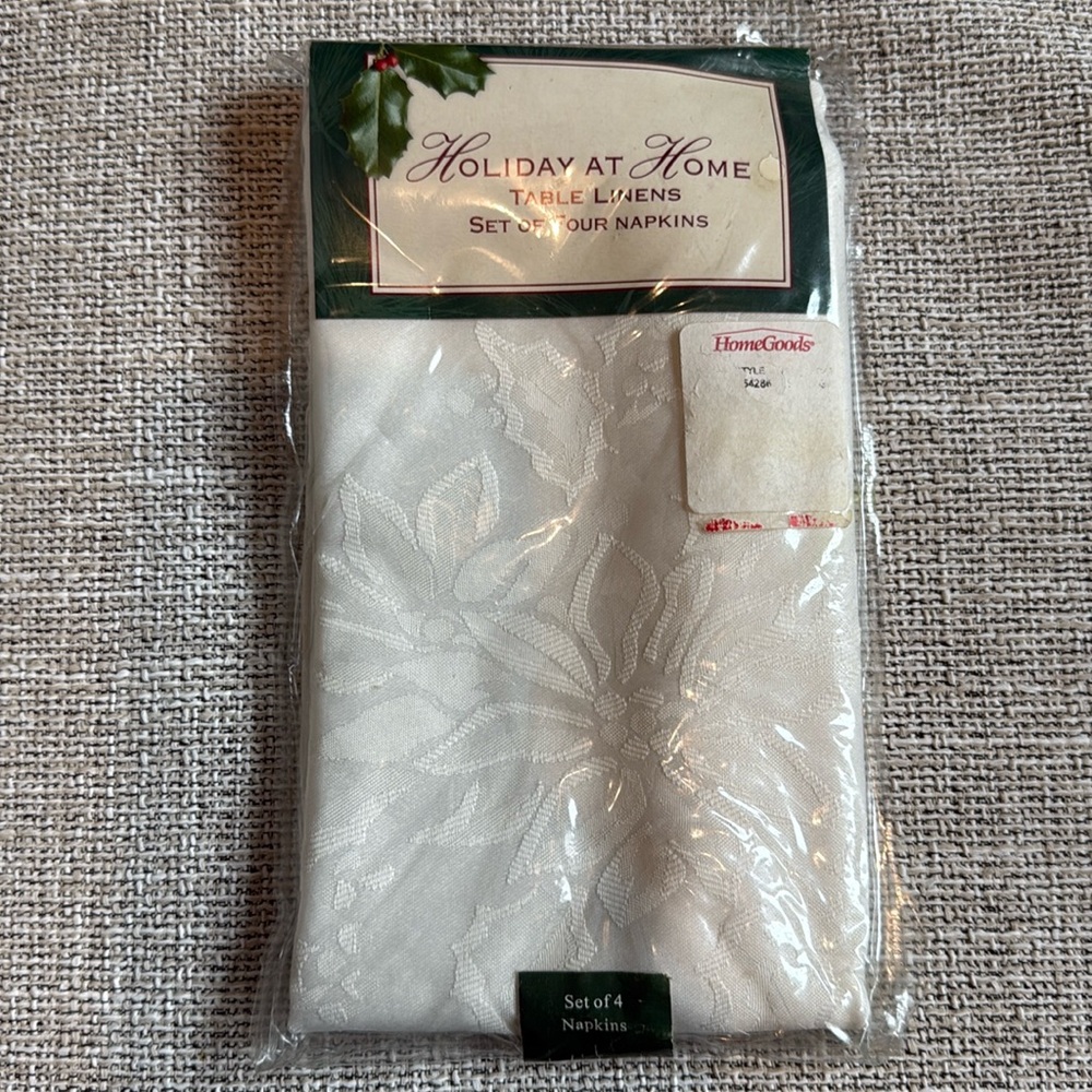 NIB Set of 4 Holiday at Home Table Linens White Poinsettia Cloth Napkins